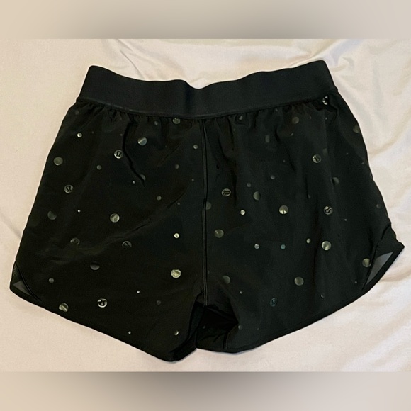 Lululemon Hotty Hot Short 4” Logo - Foil Black Sz 8 - Picture 4 of 4